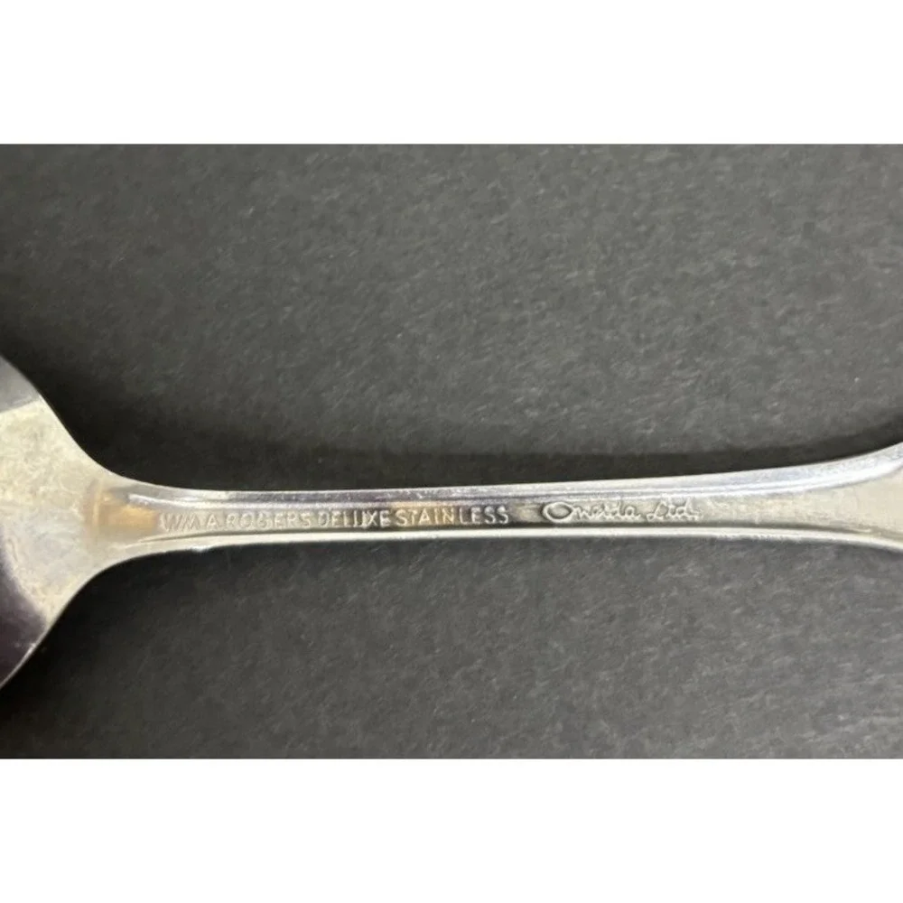 4 Oneida Colonial Mood Spoons 2 Teaspoons 2 Soup Spoons Shell Stainless